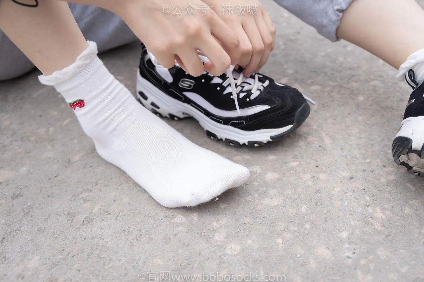 [BoBoSocks袜啵啵]NO.016 熊熊-斯凯奇运动鞋、棉袜（踩脏）、裸足 [147P]插图5